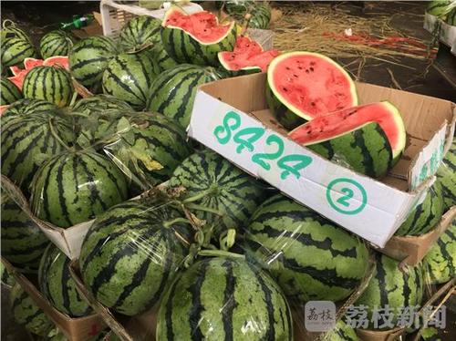 2025年天天开彩免费大全和商家互砸西瓜丢荔枝与